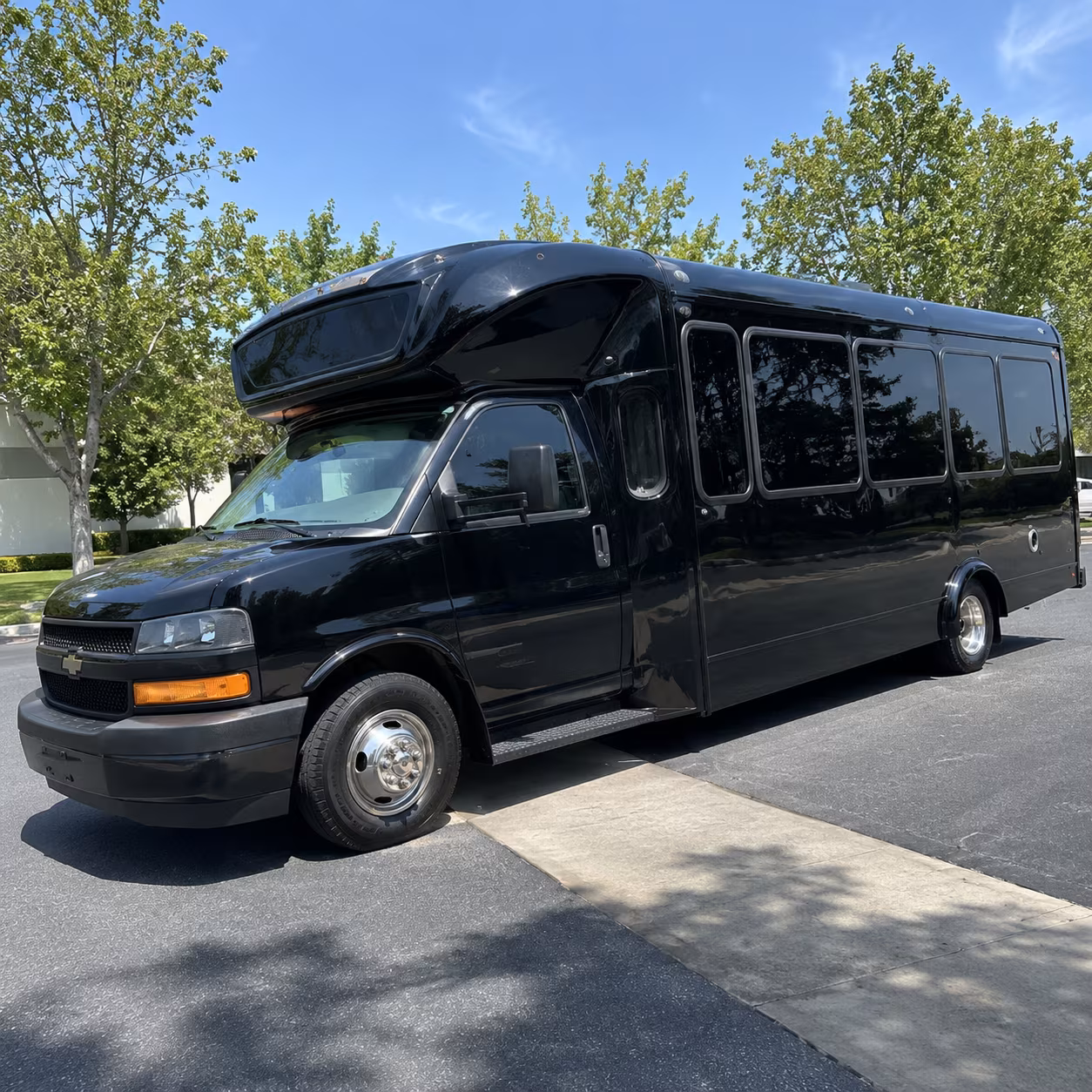 el centro 15 passenger party bus