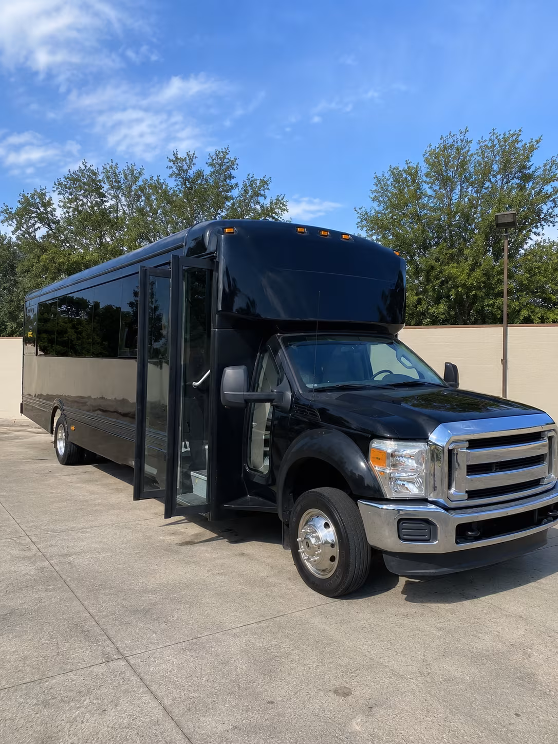 el centro 20 passenger party bus