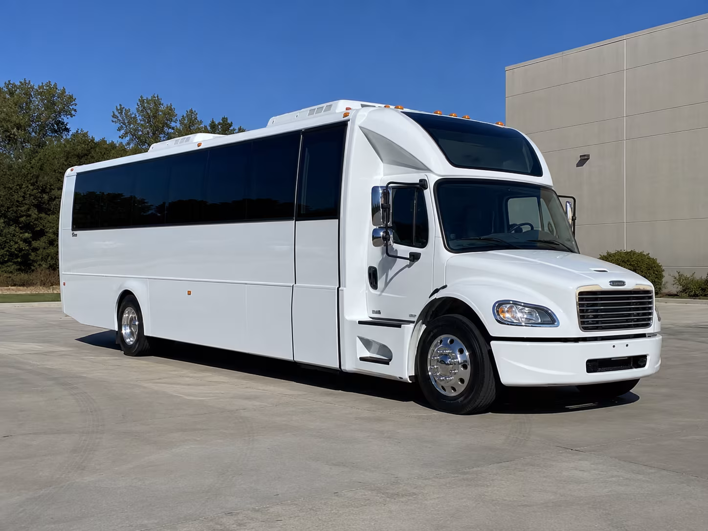 el centro 28 passenger party bus